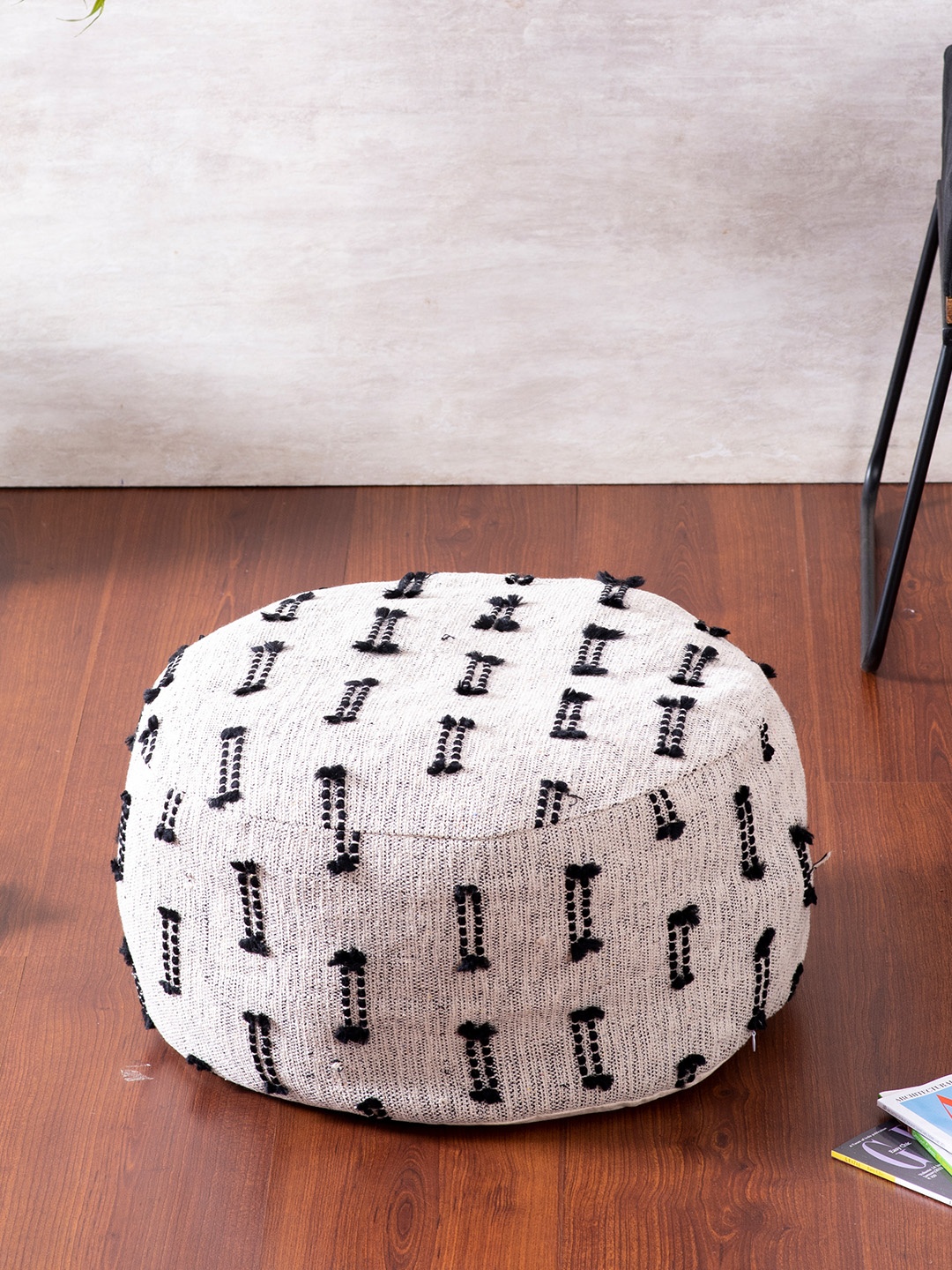 

nestroots White Geometric Round Ottoman