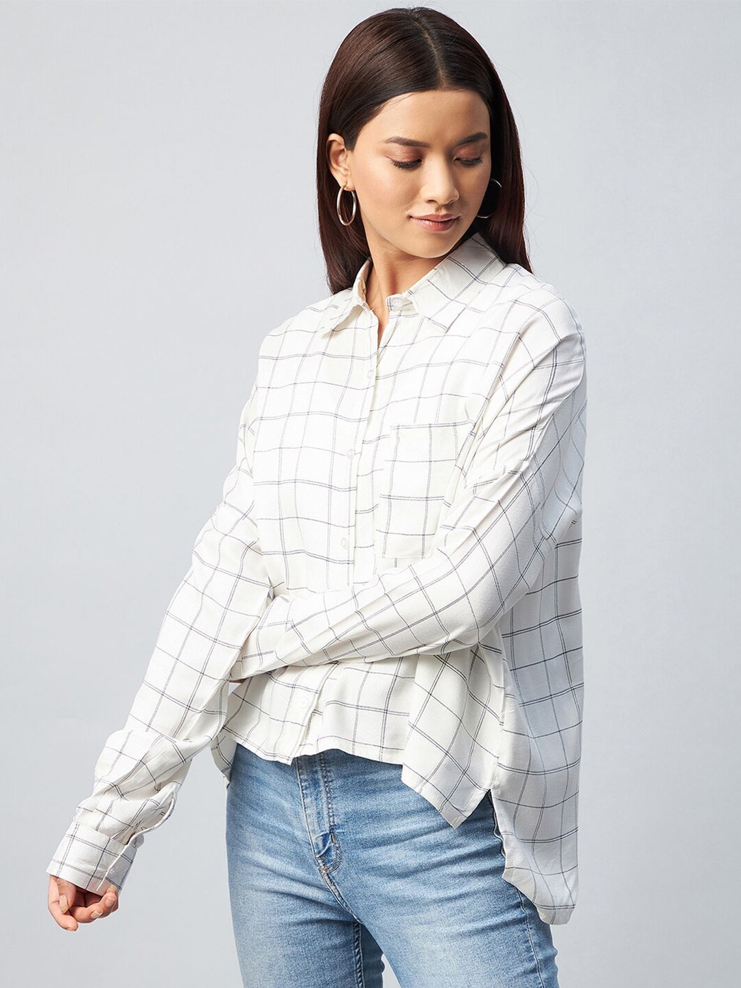 

CHIMPAAANZEE Women White & Black Oversized Windowpane Checked Casual Shirt