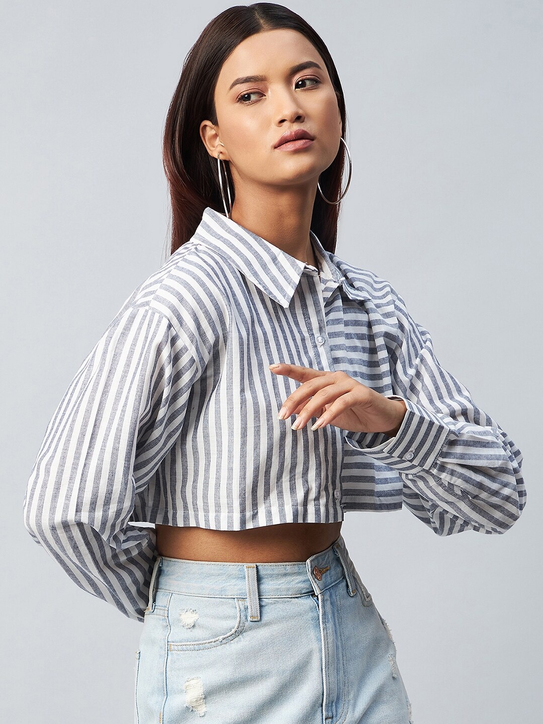 

CHIMPAAANZEE Women Black Relaxed Striped Crop Casual Shirt