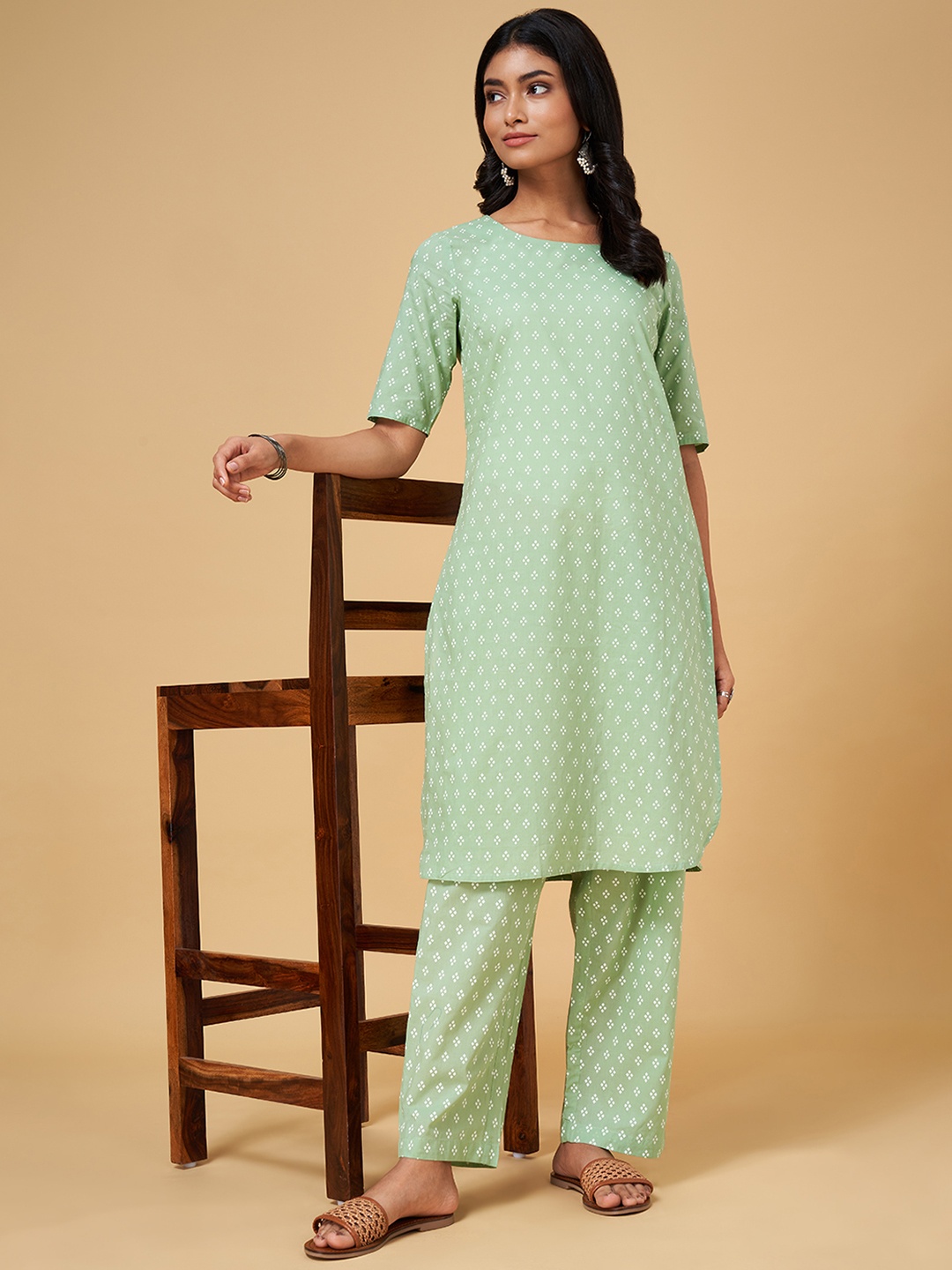 

RANGMANCH BY PANTALOONS Women Green Printed Pure Cotton Kurti with Trousers