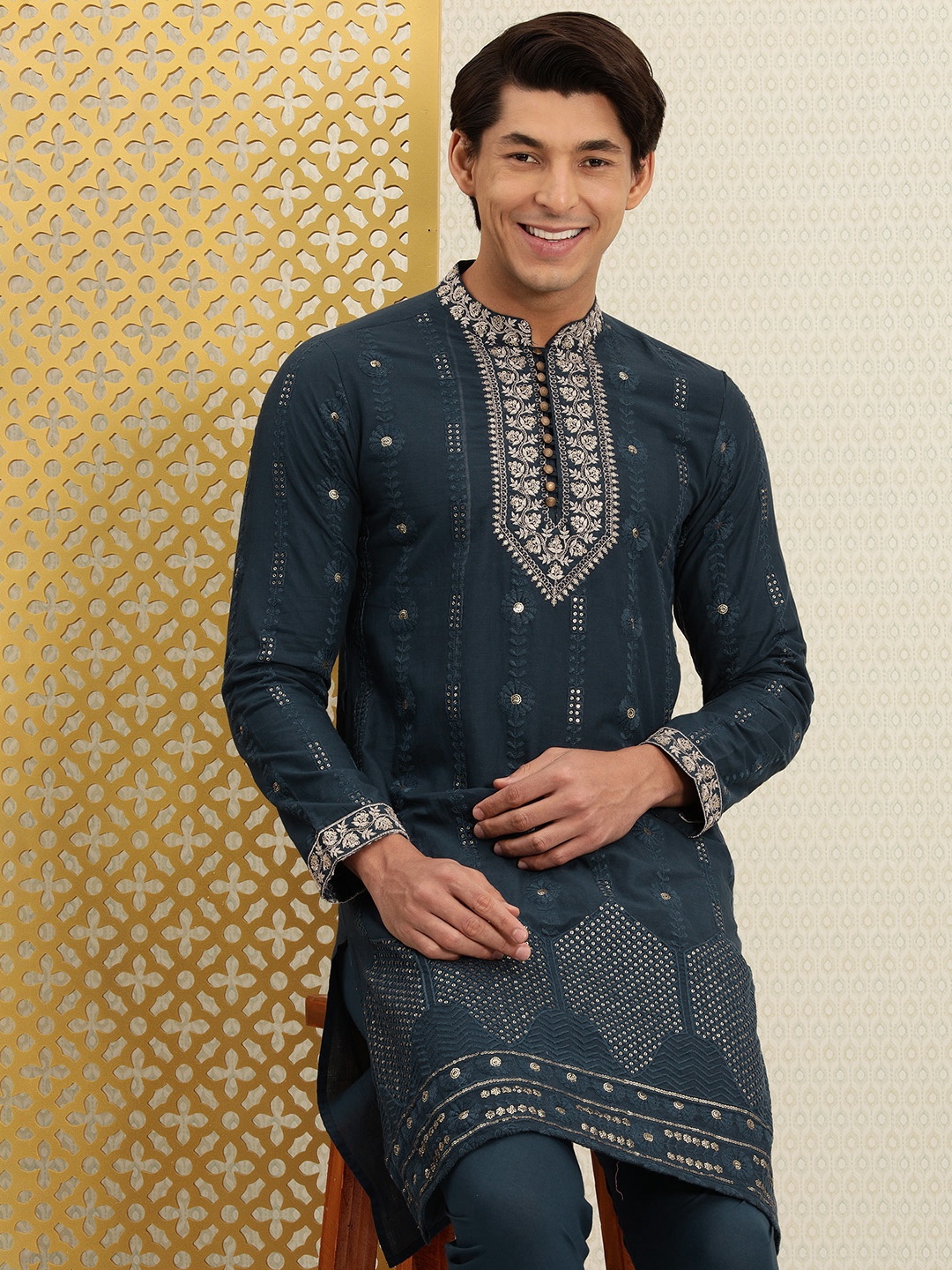 

House of Pataudi Men Navy Blue Ethnic Motifs Embroidered Pure Cotton Kurta with Churidar