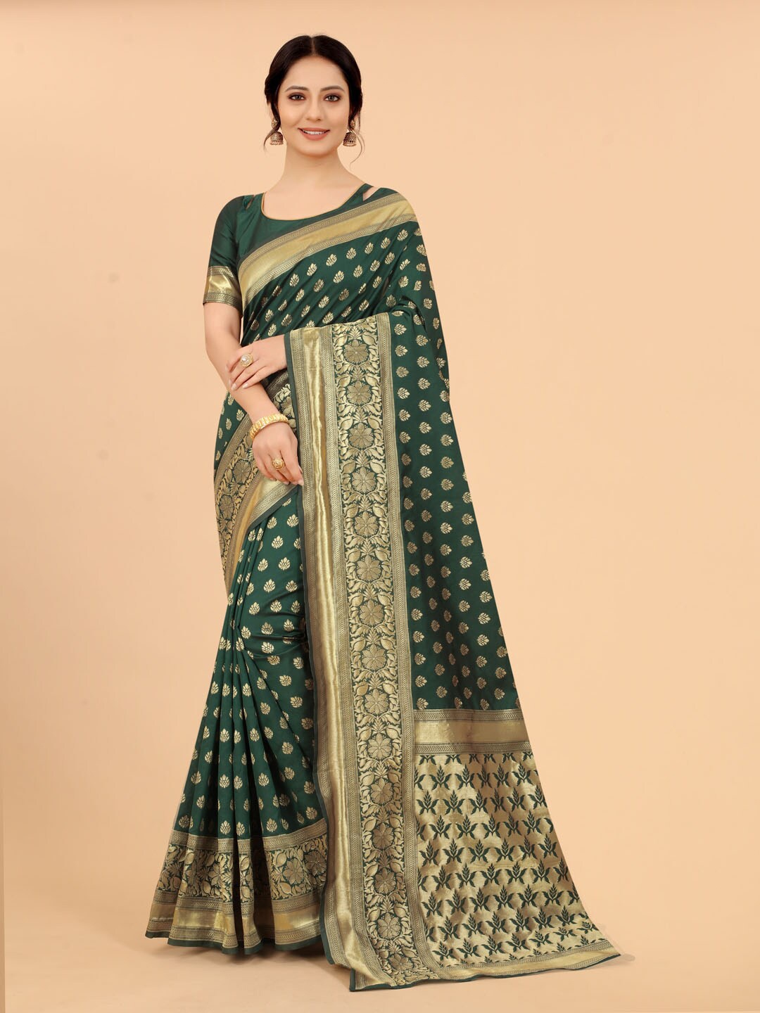 

SATYAM WEAVES Green & Gold-Toned Woven Design Silk Cotton Banarasi Saree