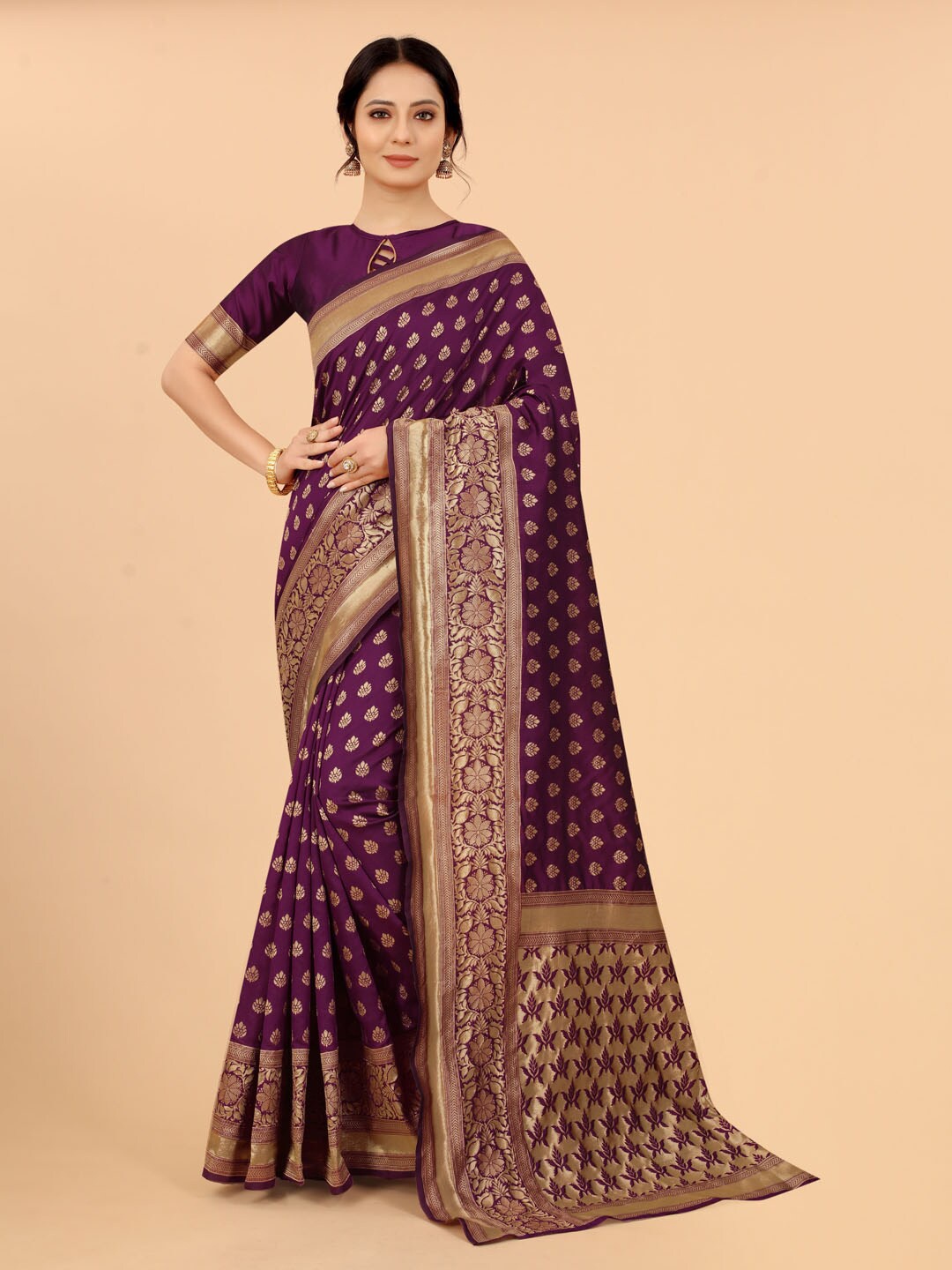 

SATYAM WEAVES Violet & Gold-Toned Ethnic Motifs Zari Silk Cotton Banarasi Saree