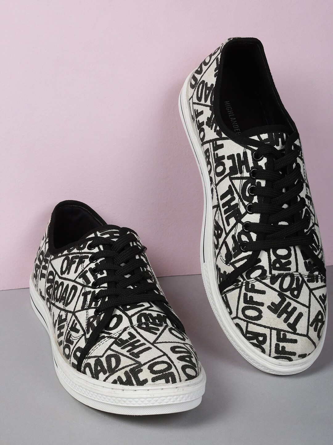 

HIGHLANDER Men Printed Canvas Sneakers, White