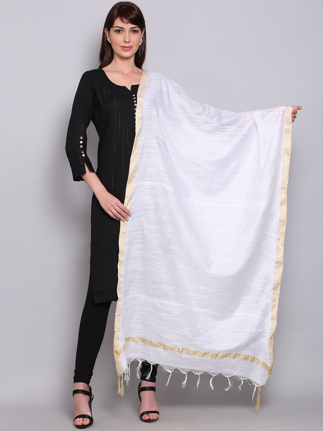 

Miaz Lifestyle White & Gold-Toned Solid Pure Cotton Dupatta