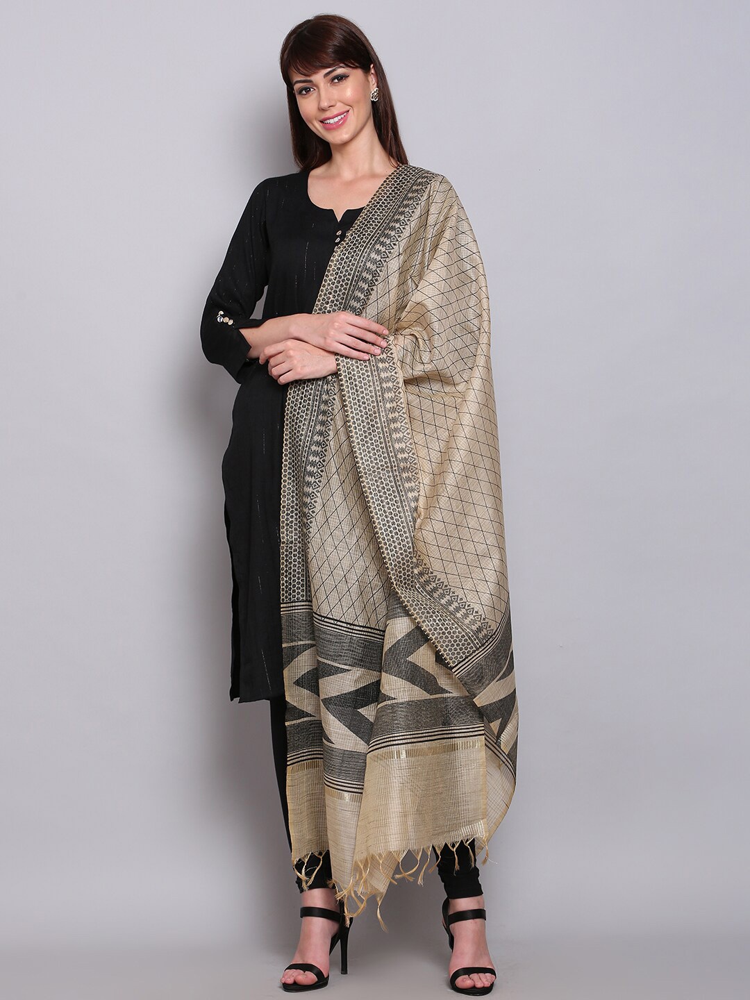 

Miaz Lifestyle Beige & Black Printed Leheriya Dupatta