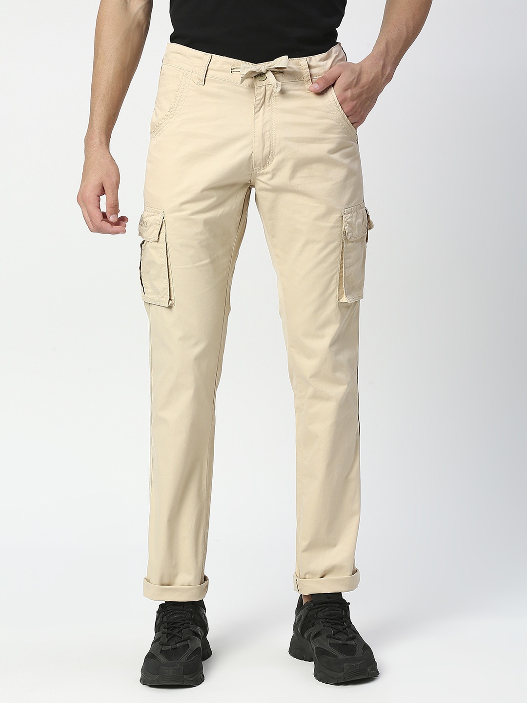 

beevee Men Beige Relaxed Pure Cotton Cargos Trousers