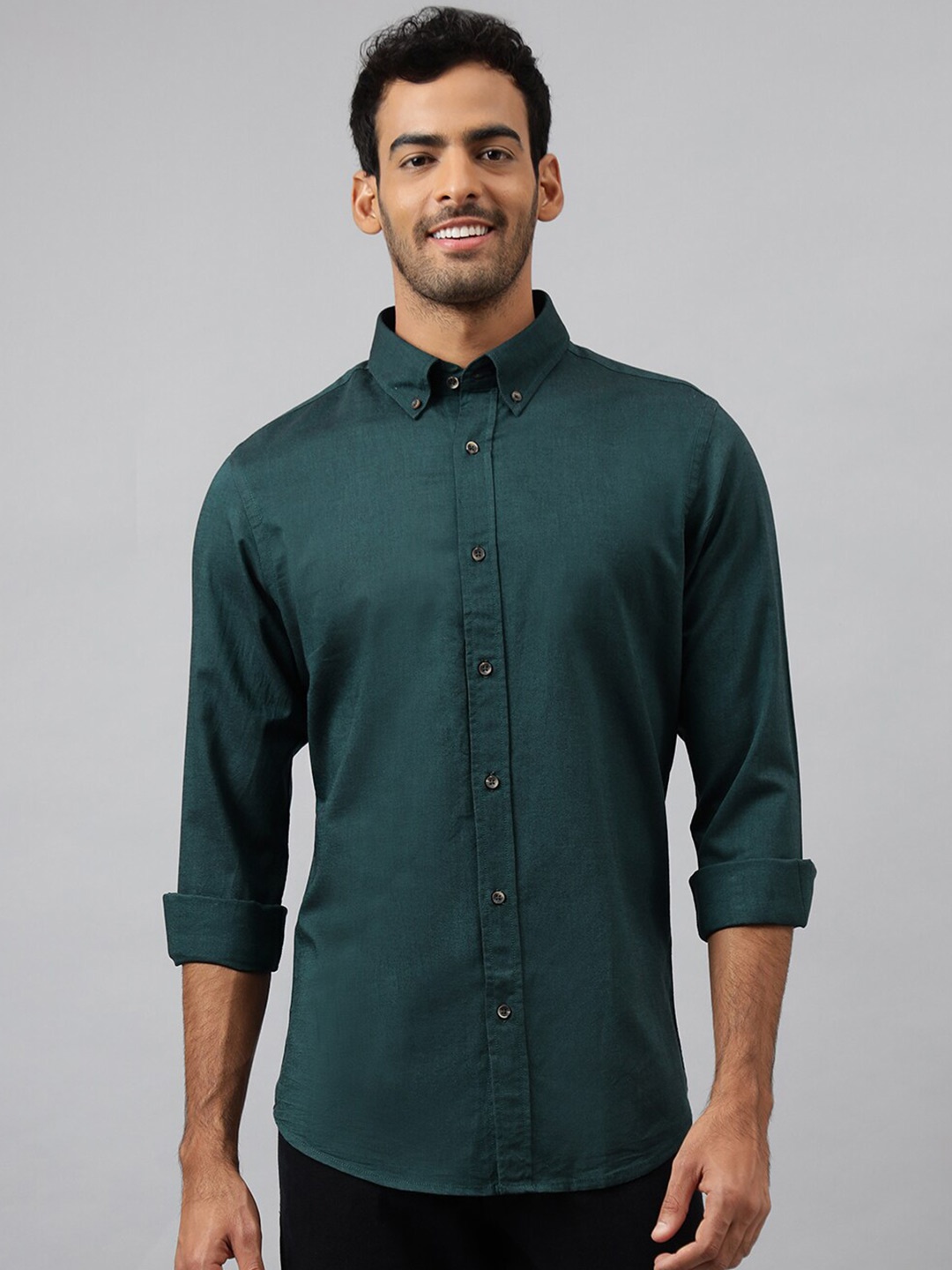 

MR BUTTON Men Green Solid Slim Fit Casual Shirt