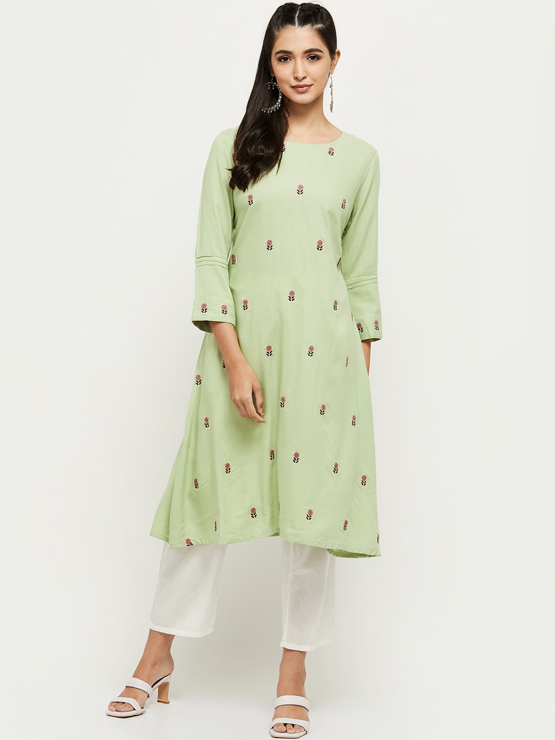 

max Women Green Floral Embroidered Kurta