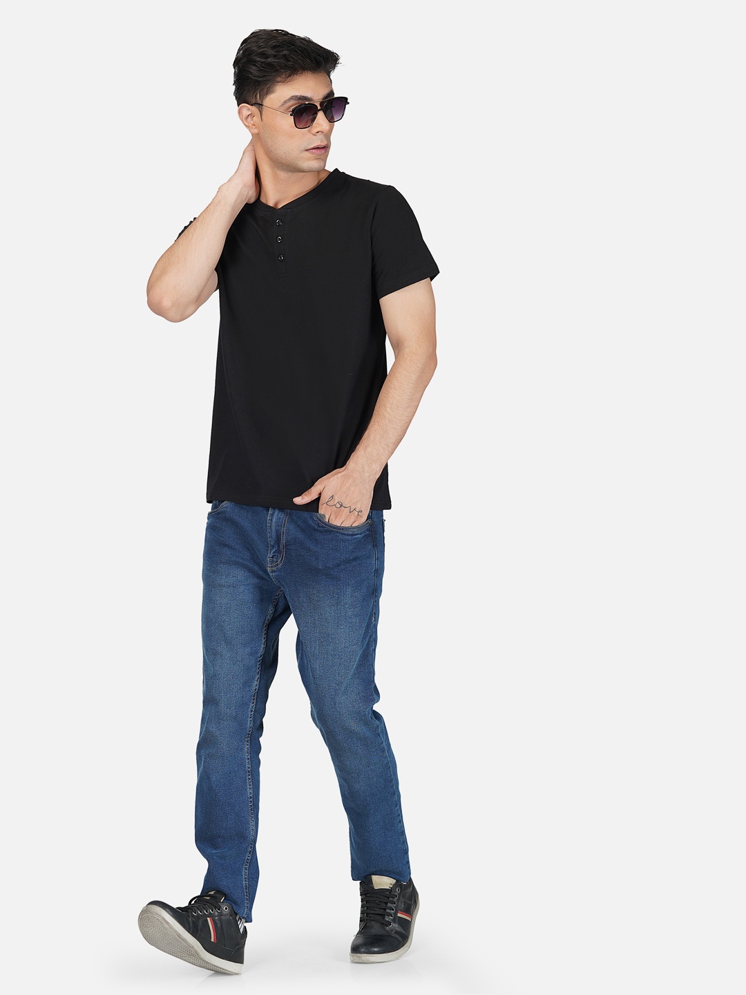 

Tinted Men Black Henley Neck Pure Cotton T-shirt