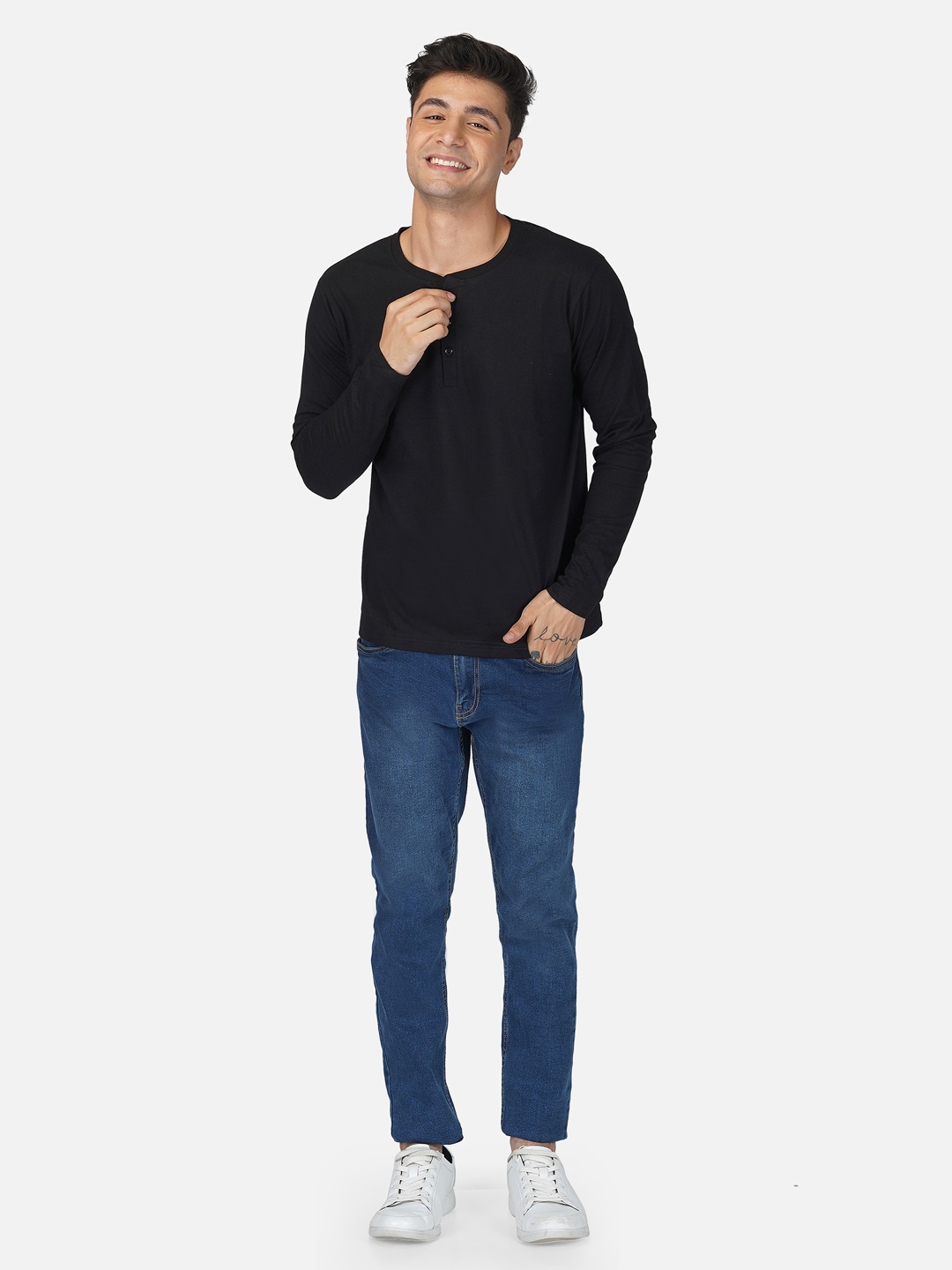 

Tinted Men Black Solid Henley Neck T-shirt
