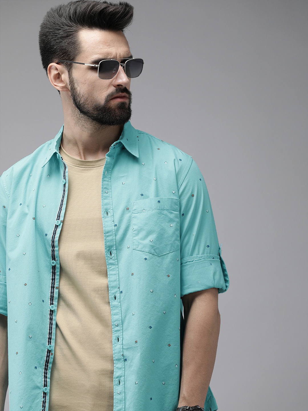 

The Roadster Lifestyle Co Men Sky Blue Geometric Printed Pure Cotton Casual Shirt