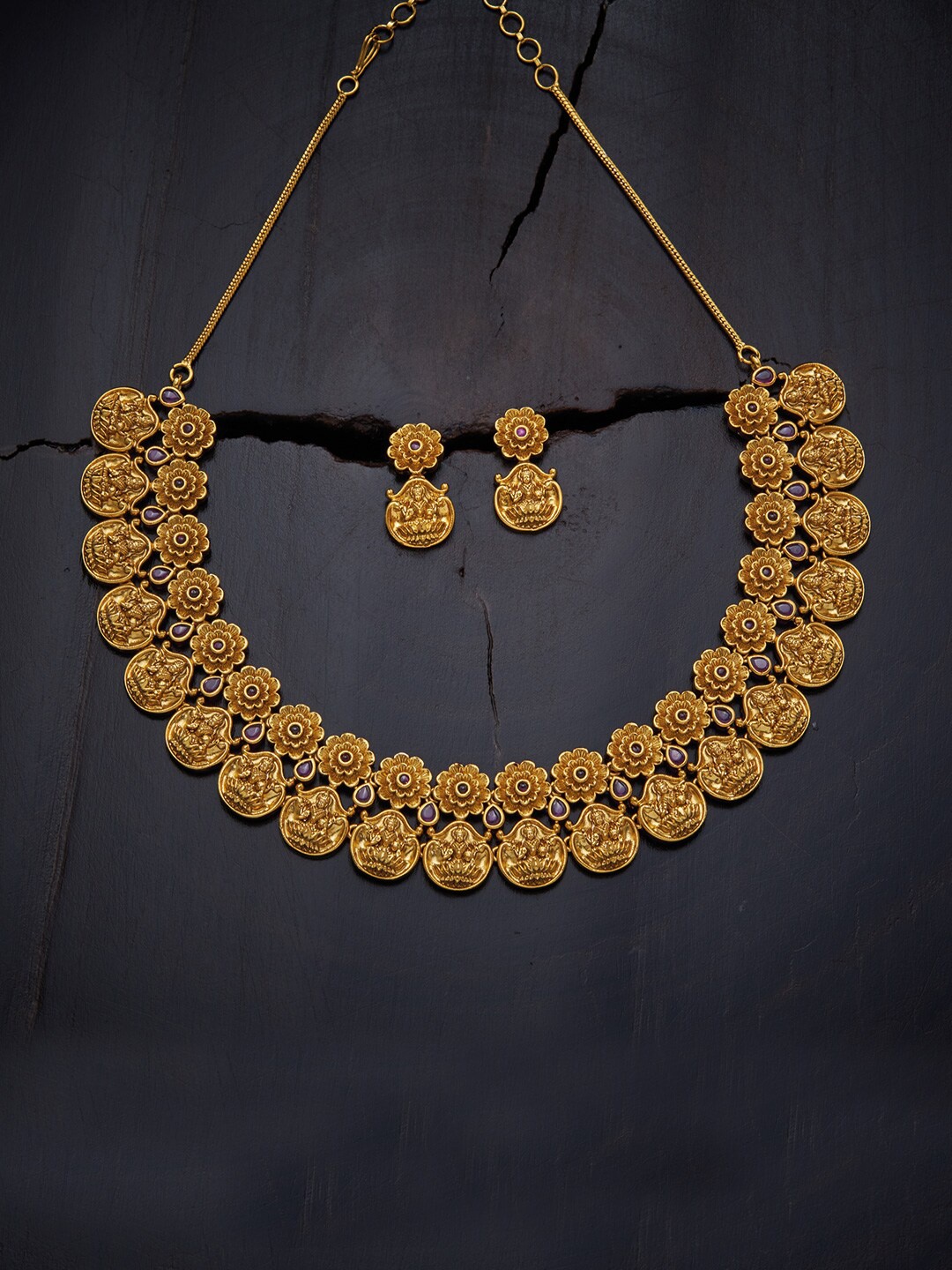 

Kushal's Fashion Jewellery Women Maroon Gold-Plated Antique Necklace Set