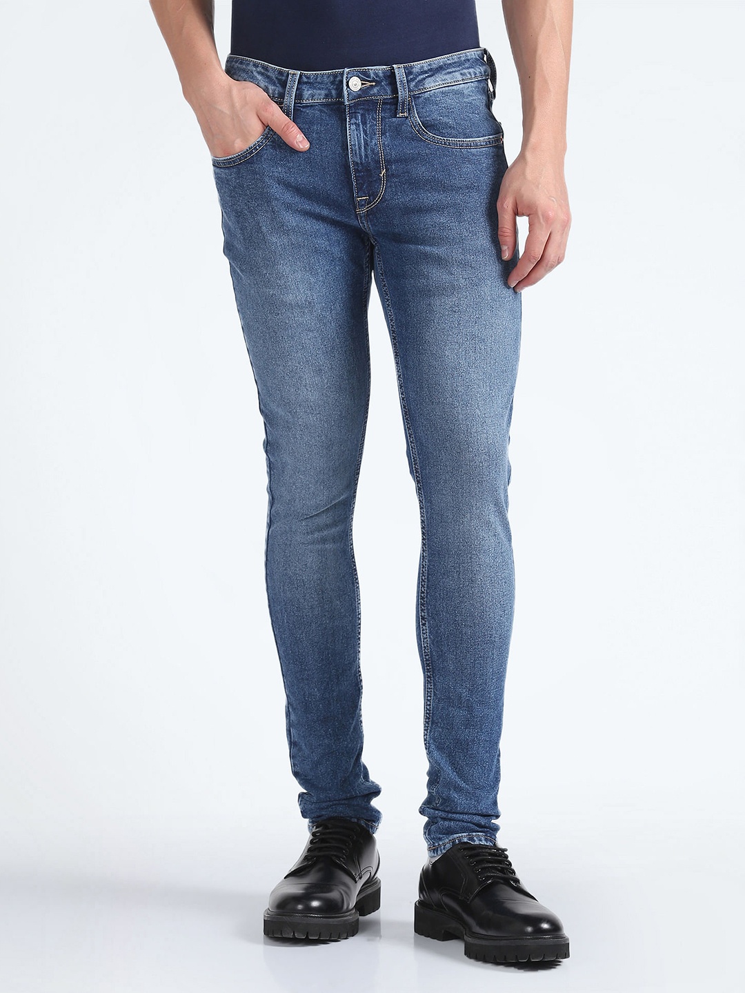 

Flying Machine Men Blue Jackson Skinny Fit Low-Rise Heavy Fade Stretchable Jeans