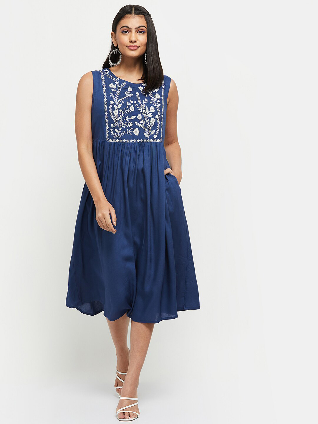 

max Blue Floral Midi Dress