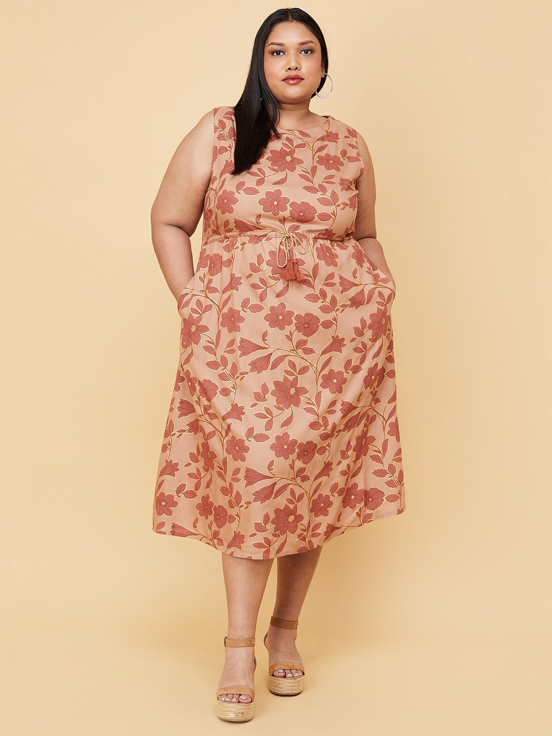 

max Women Plus Size Beige Floral Empire Midi Dress