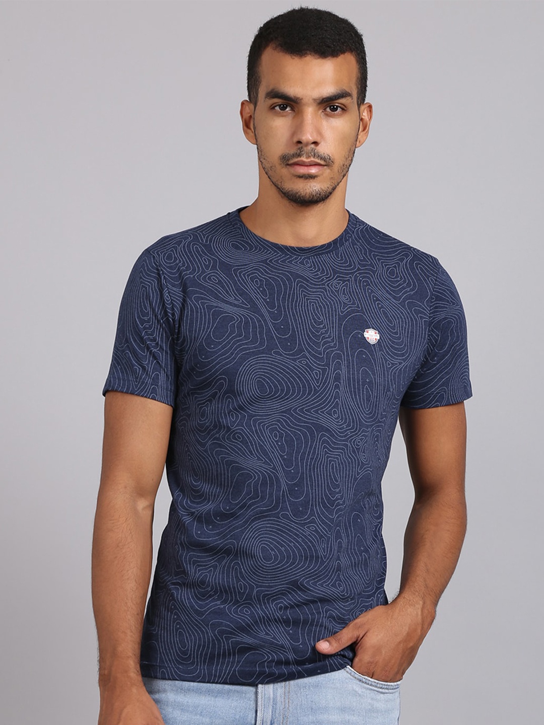 

VENITIAN Men Navy Blue Striped Slim Fit T-shirt