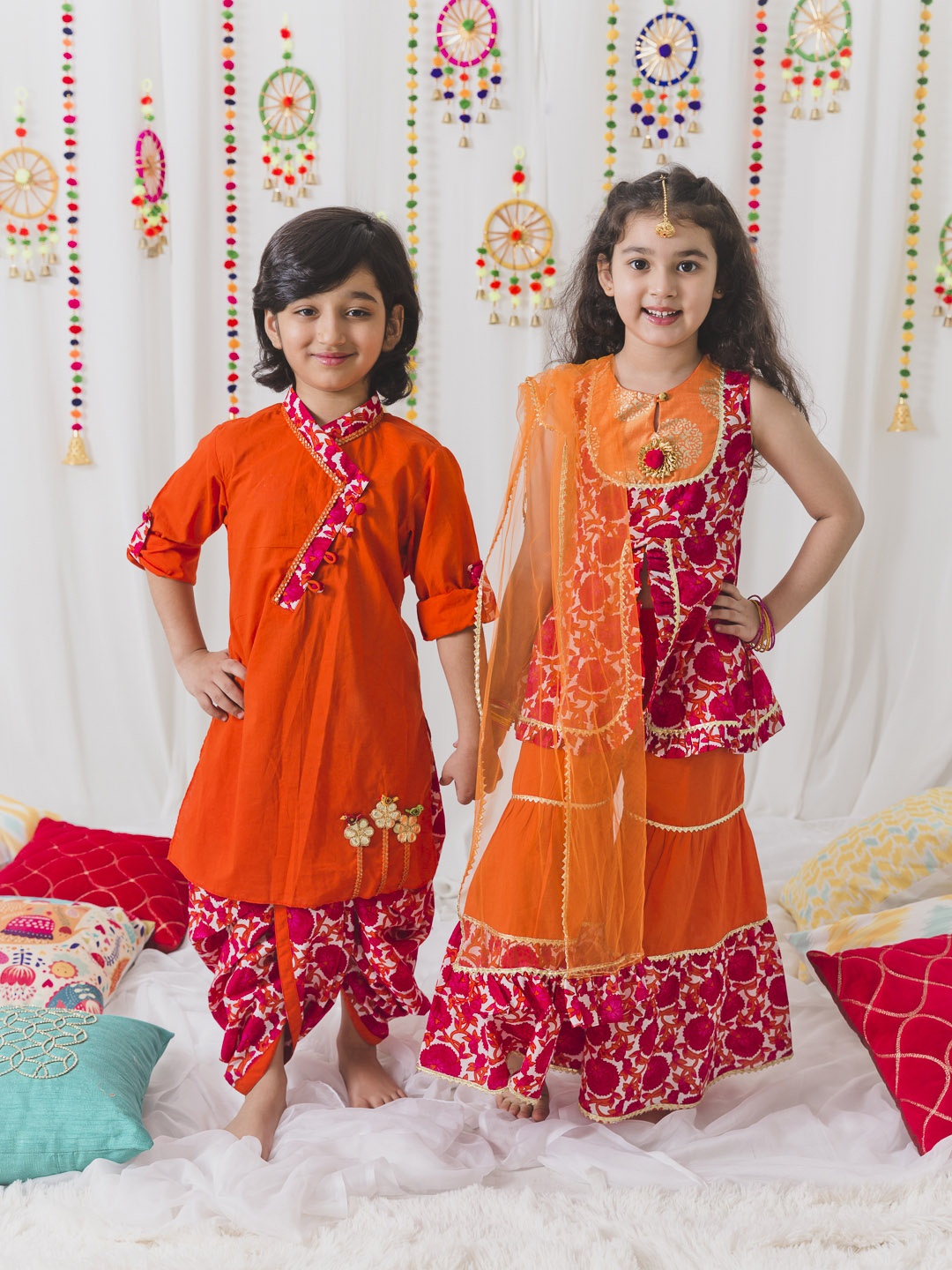 

pspeaches Girls Magenta & Orange Printed Angrakha Cotton Kurta Set