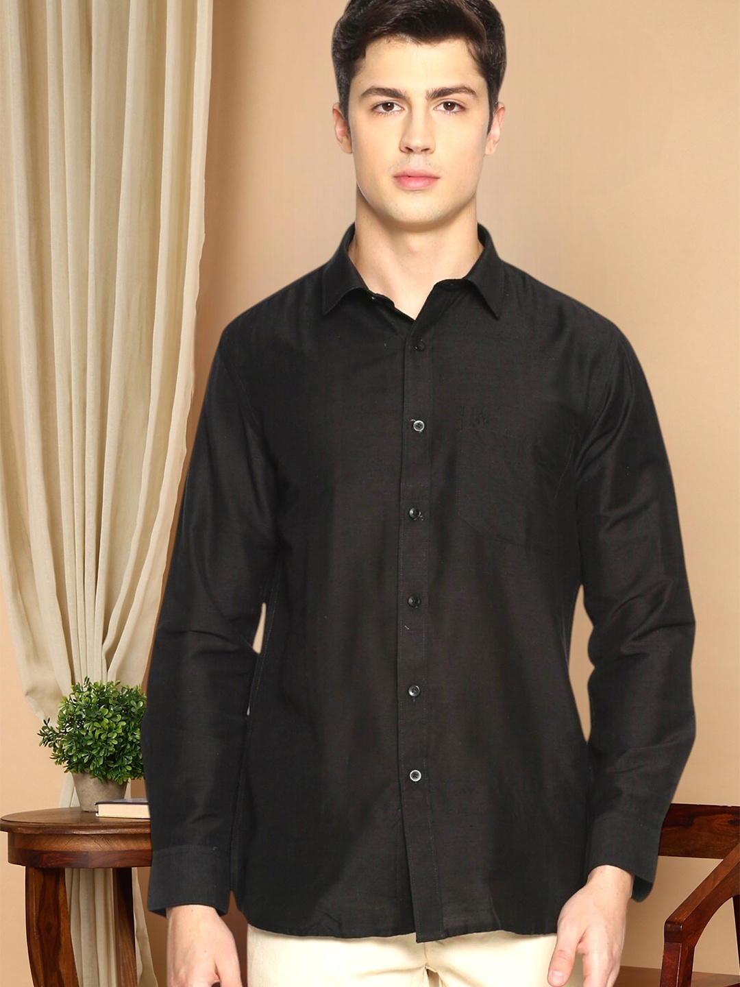 

TATTVA Men Black Solid Casual Shirt