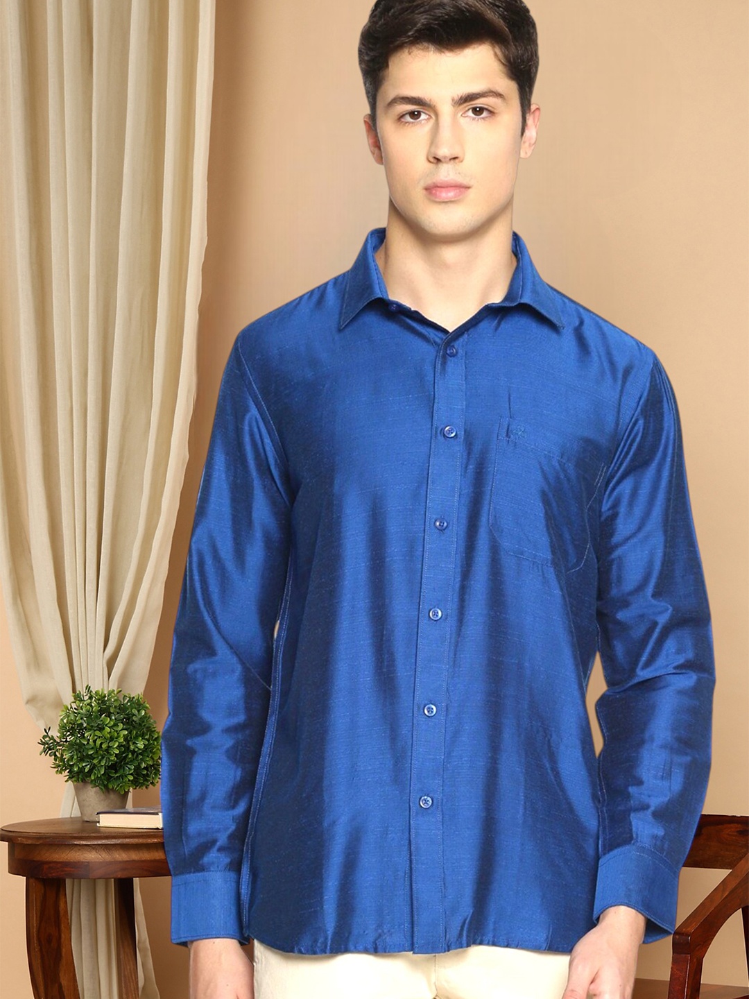 

TATTVA Men Blue Solid Regular Fit Casual Shirt