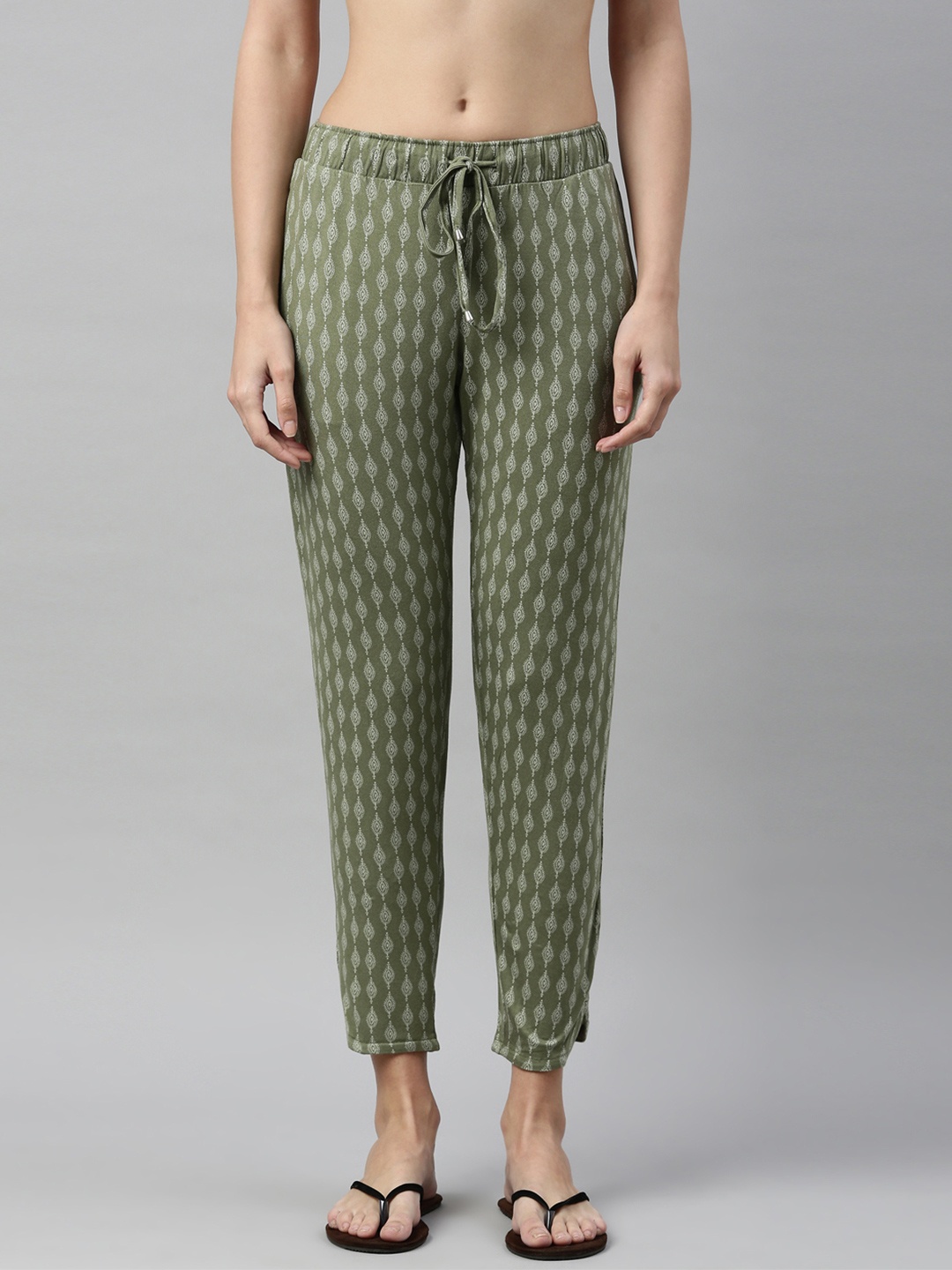 

Enamor Women Olive Green Printed Mid-Rise 7/8th Relaxed Fit Lounge Pants