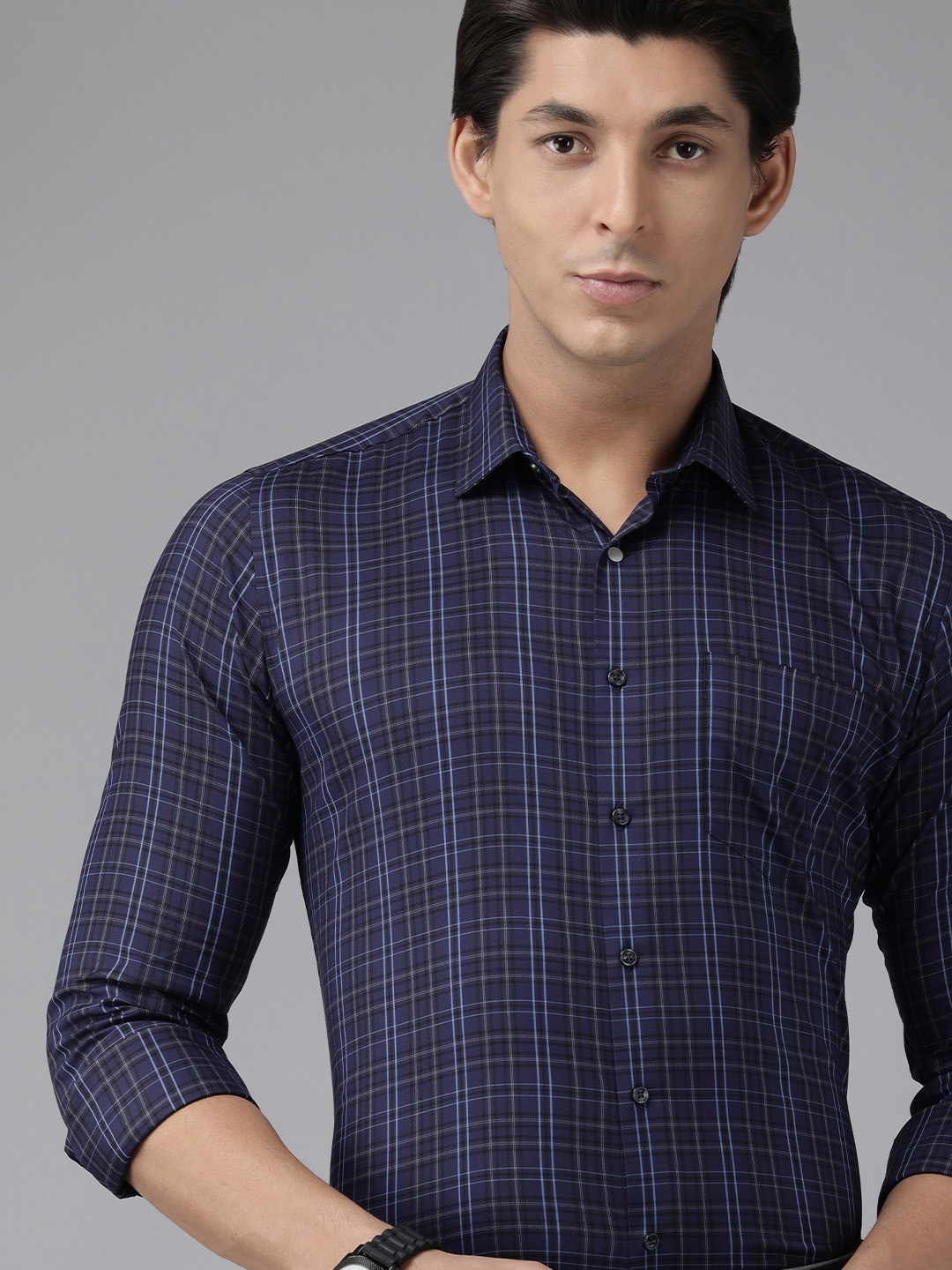 

Van Heusen Men Blue Slim Fit Checked Formal Shirt
