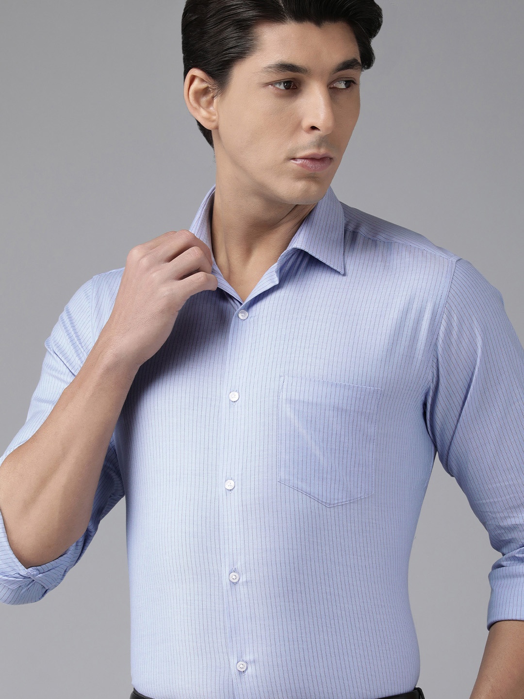 

Van Heusen Men Light Blue Custom Fit Striped Pure Cotton Formal Shirt
