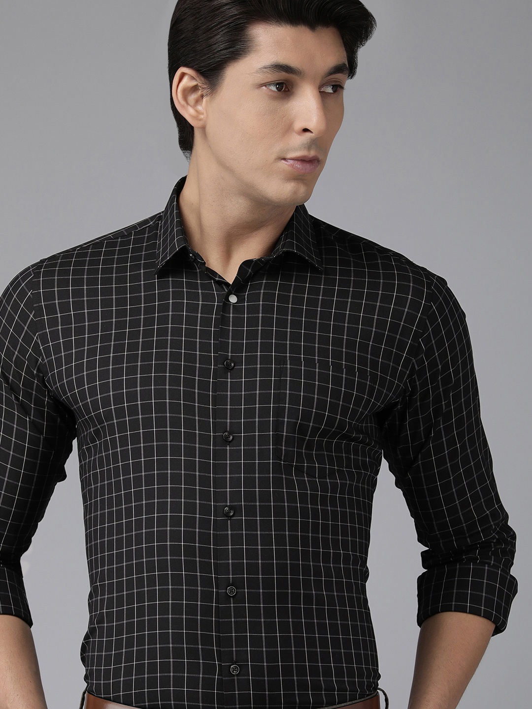 

Van Heusen Men Black & White Checked Slim Fit Formal Shirt