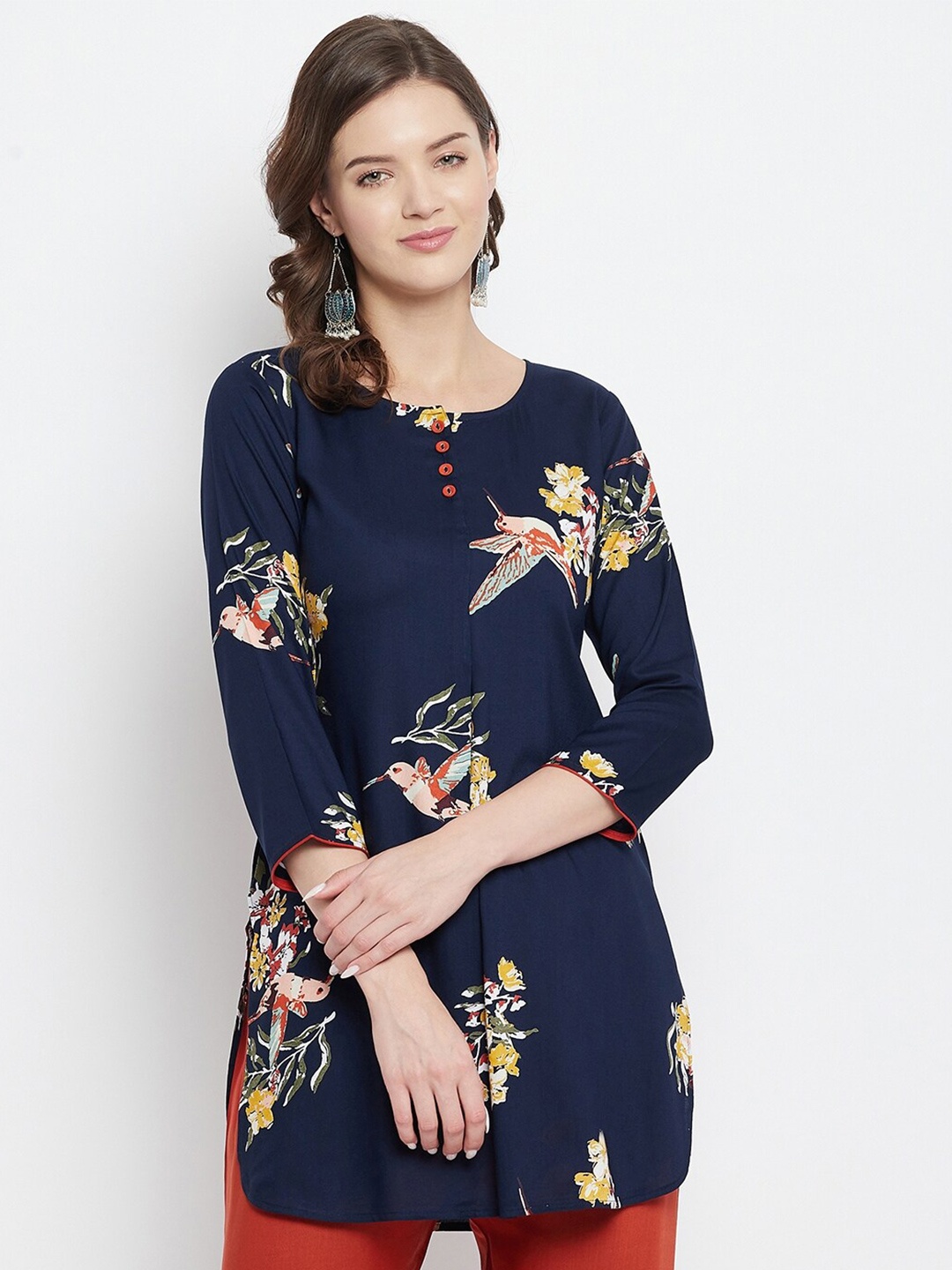 

Tissu Navy Blue & Yellow Floral Printed Kurti