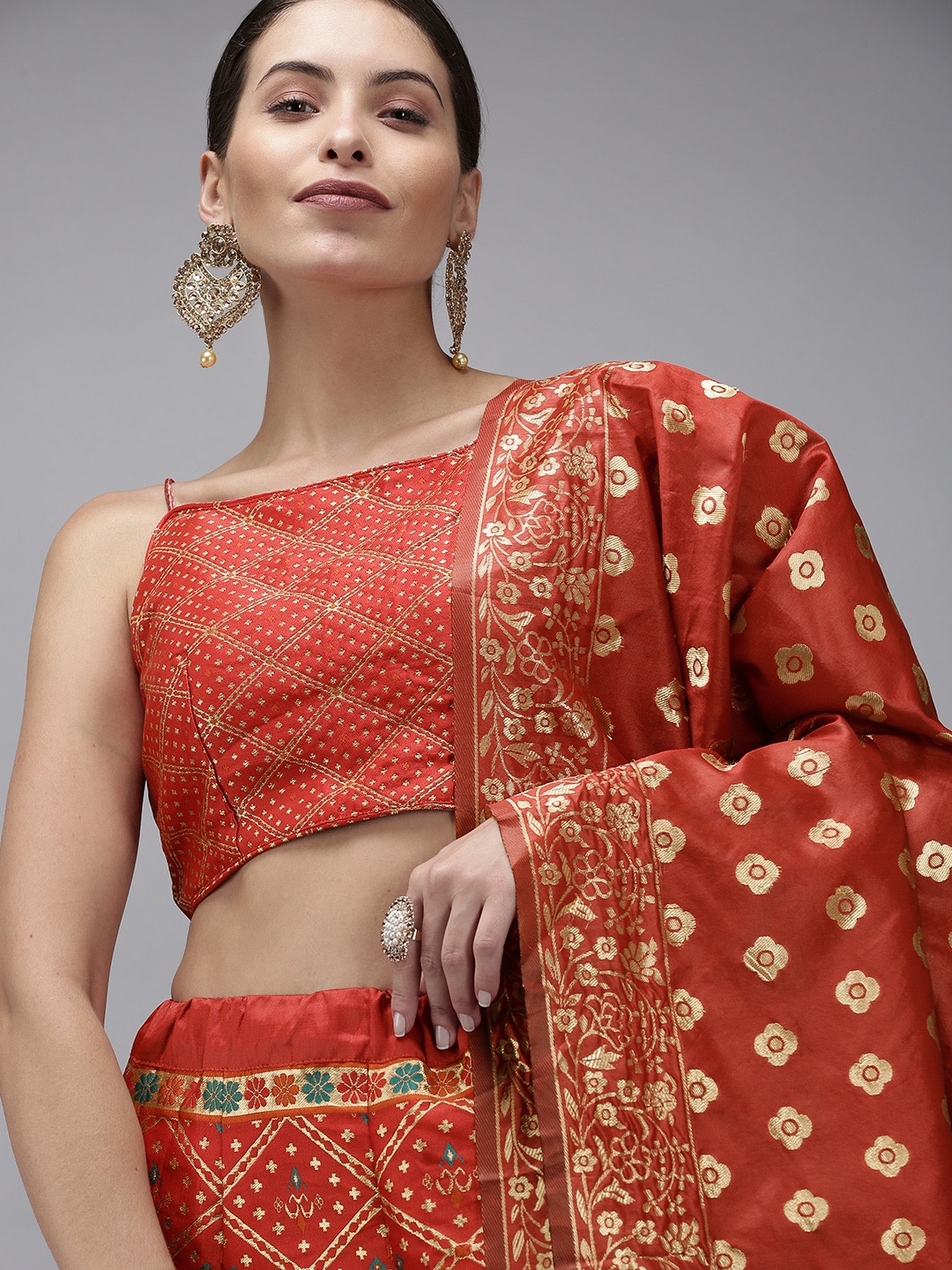 

DIVASTRI Red & Green Ready to Wear Lehenga & Unstitched Blouse With Dupatta