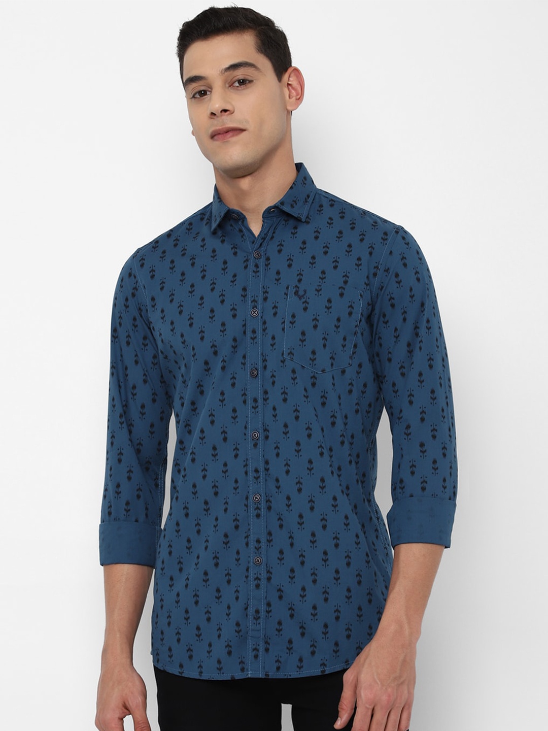 

Allen Solly Sport Men Blue & Black Floral Printed Casual Shirt