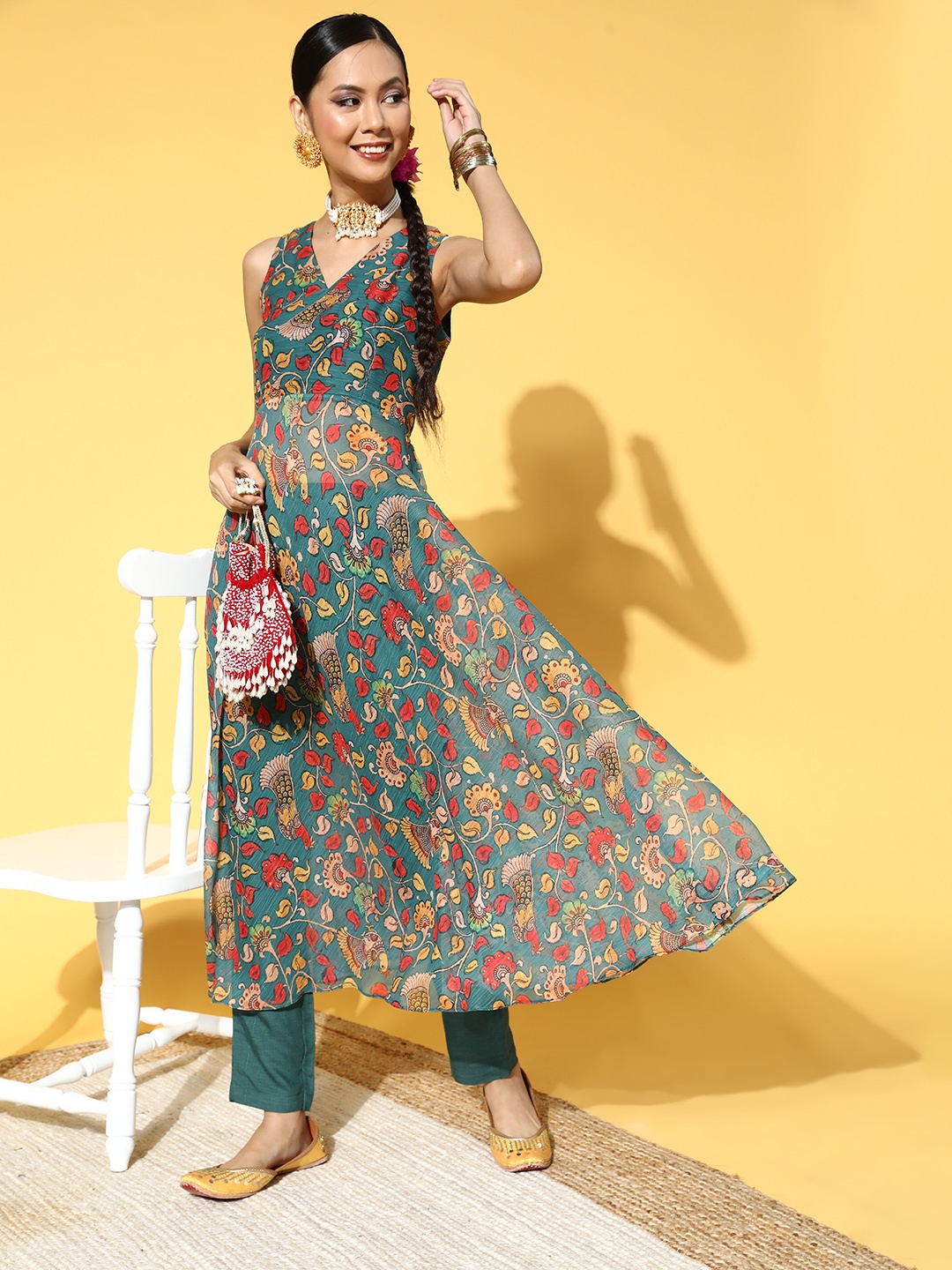 

Inddus Women Striped Poly-Chiffon All in the Details Kurta Set, Green