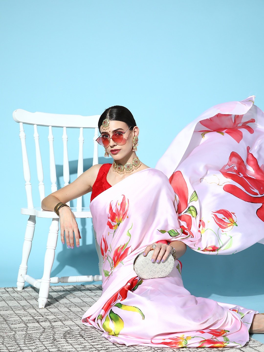 

Mitera Pink & Maroon Floral Print Satin Saree