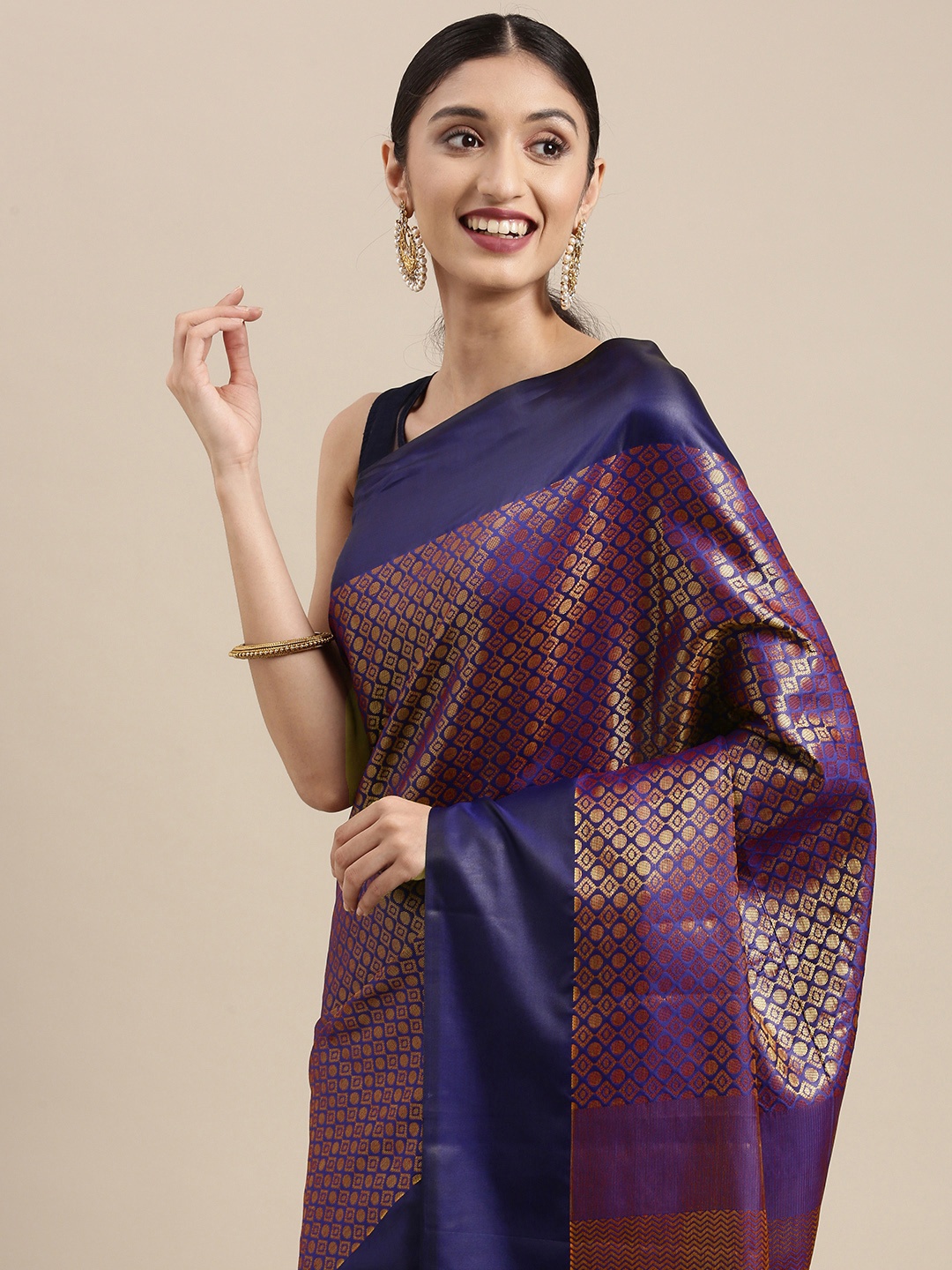 

Mitera Violet & Gold-Toned Woven Design Zari Silk Blend Kanjeevaram Saree