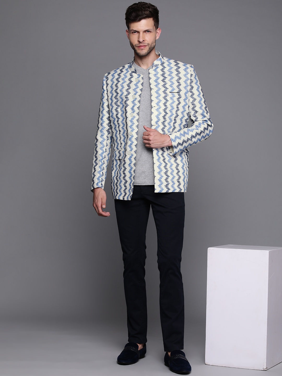 DEYANN Men Navy Blue & Off White Printed Bandhgala Blazer