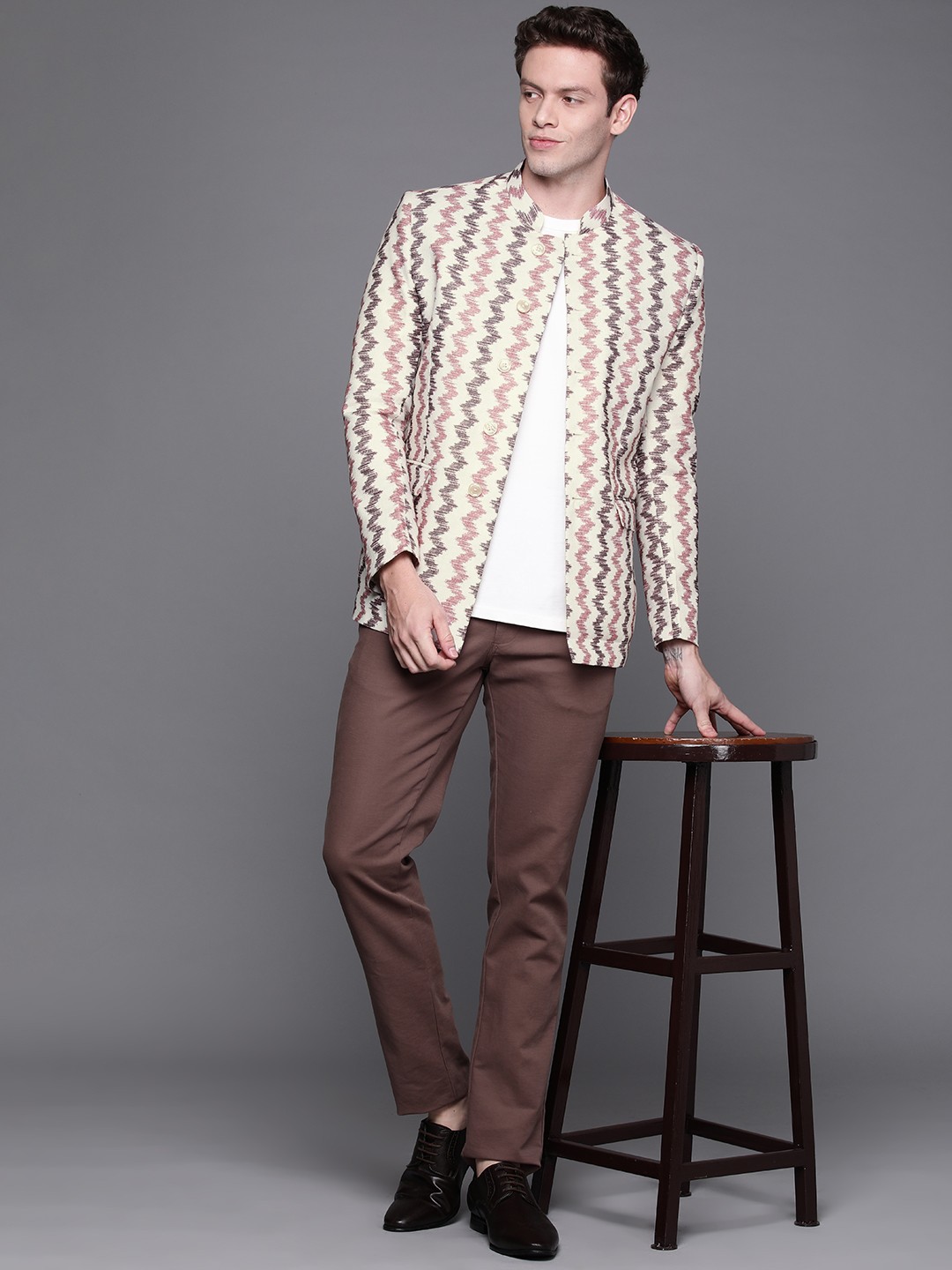 

DEYANN Men Red & Off White Printed Bandhgala Blazer
