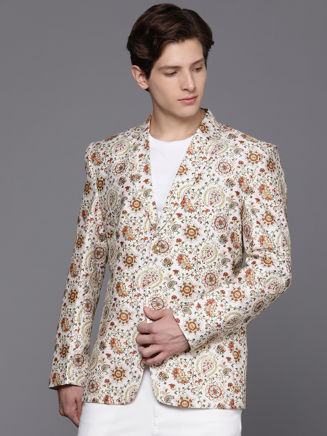 

DEYANN Men Brown & Off White Printed Blazers