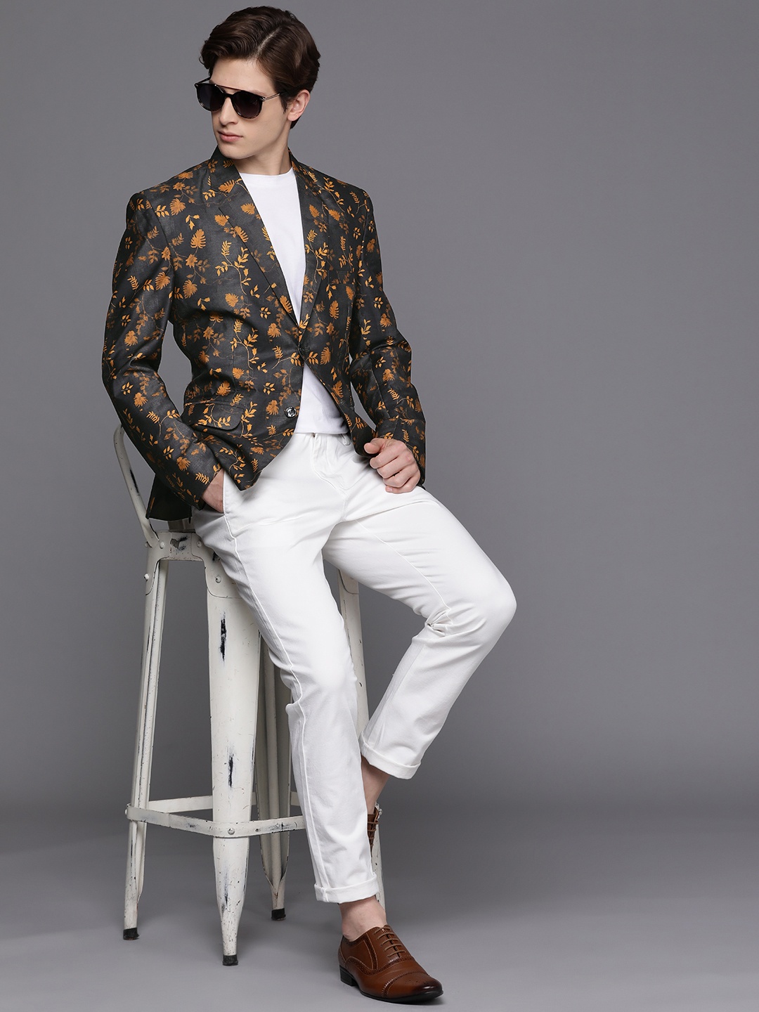 

DEYANN Men Yellow & Black Printed Blazer