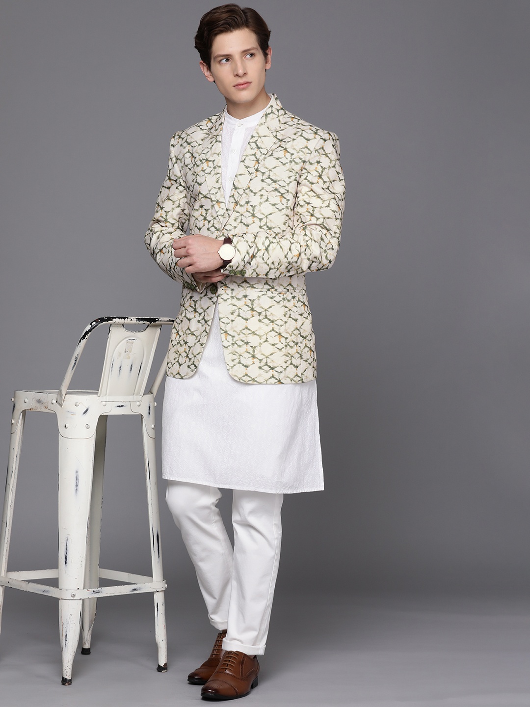 

DEYANN Men Off White & Green Printed Blazer