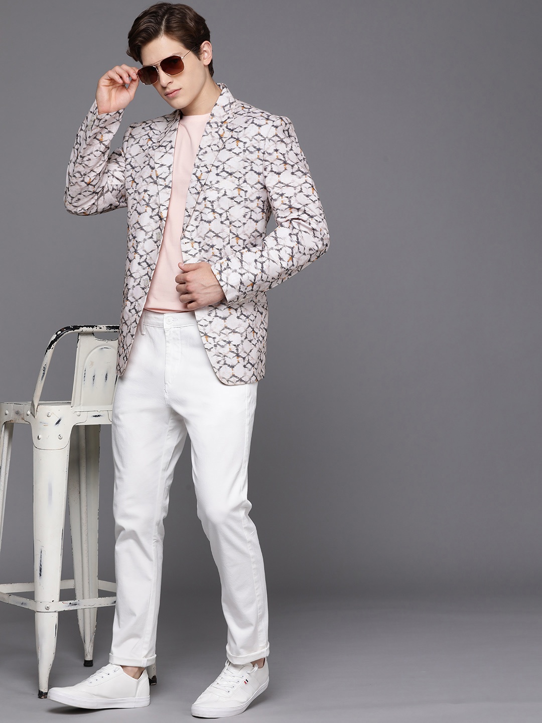 

DEYANN Men Cream Coloured & Black Printed Blazer