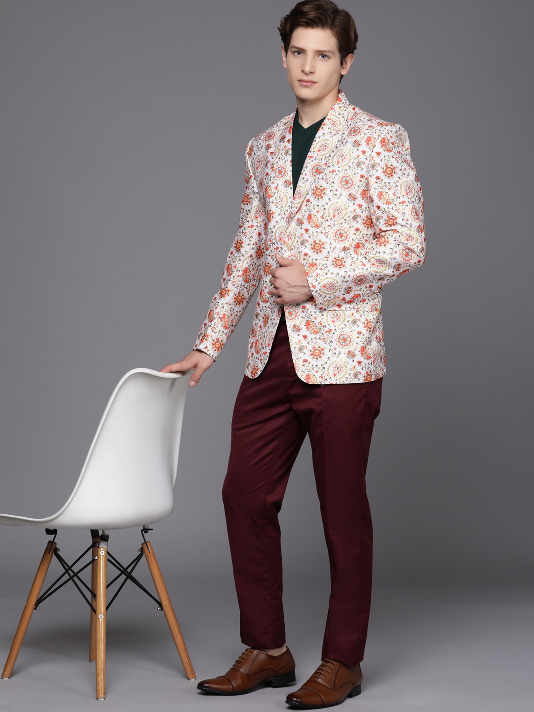 

DEYANN Men Orange & Off White Printed Blazer