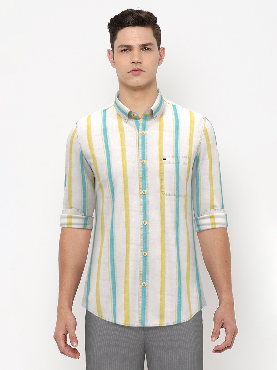 

Peter England Casuals Men White & Green Slim Fit Striped Casual Shirt