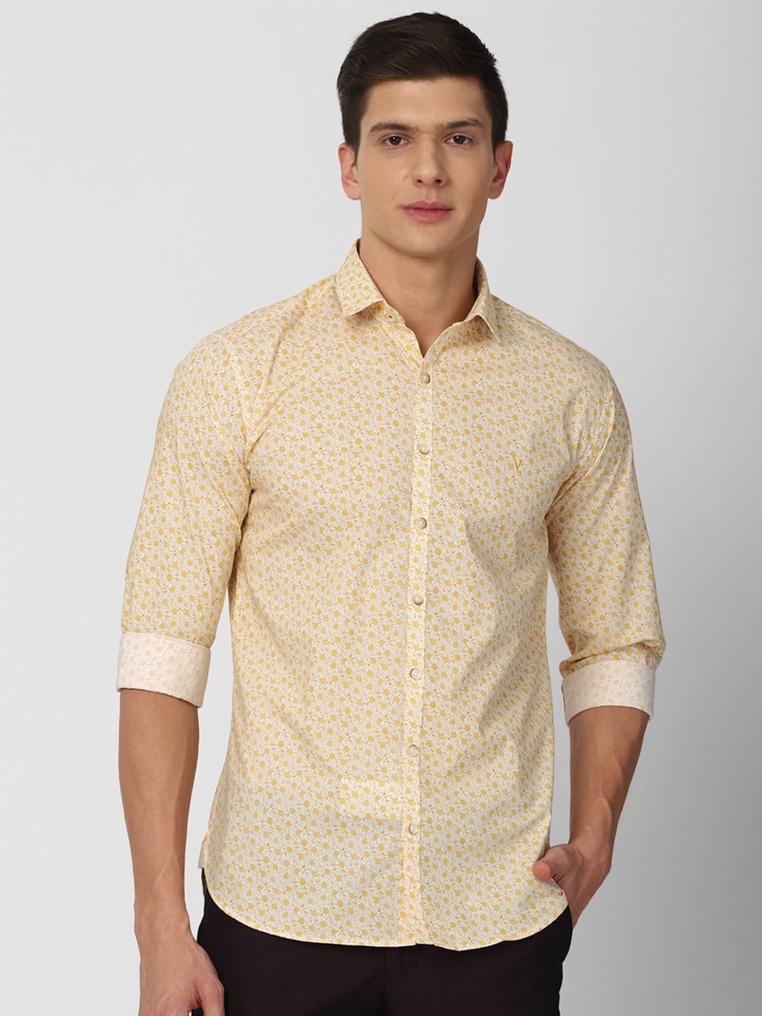 

V Dot Men Yellow Slim Fit Floral Printed Casual Shirt