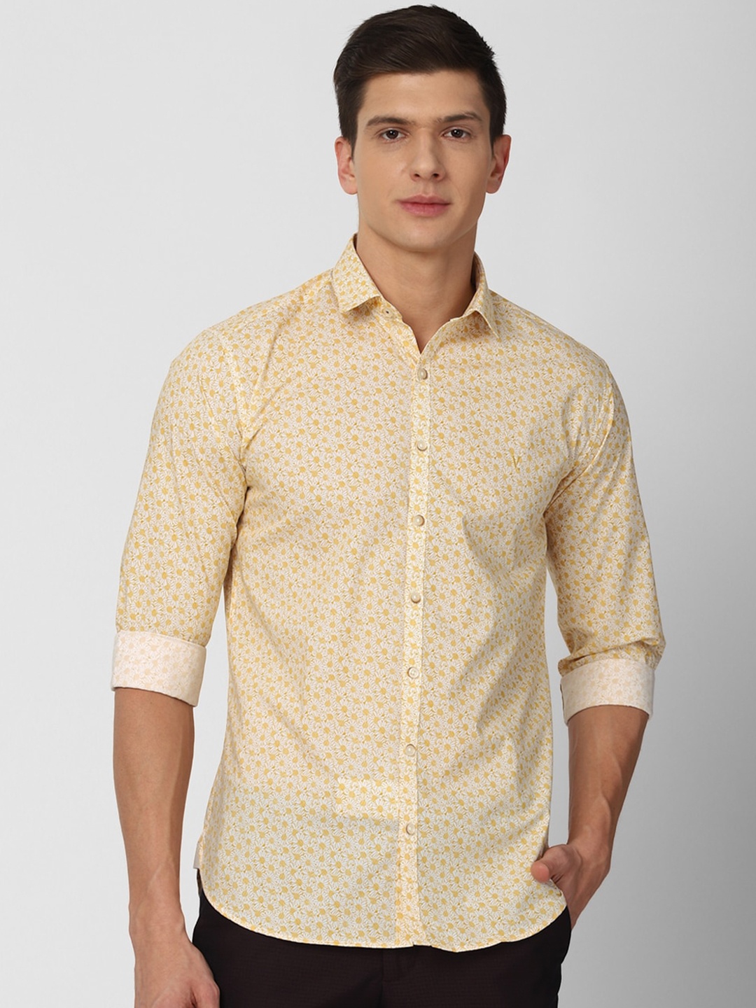 

V Dot Men Yellow Slim Fit Floral Printed Casual Shirt