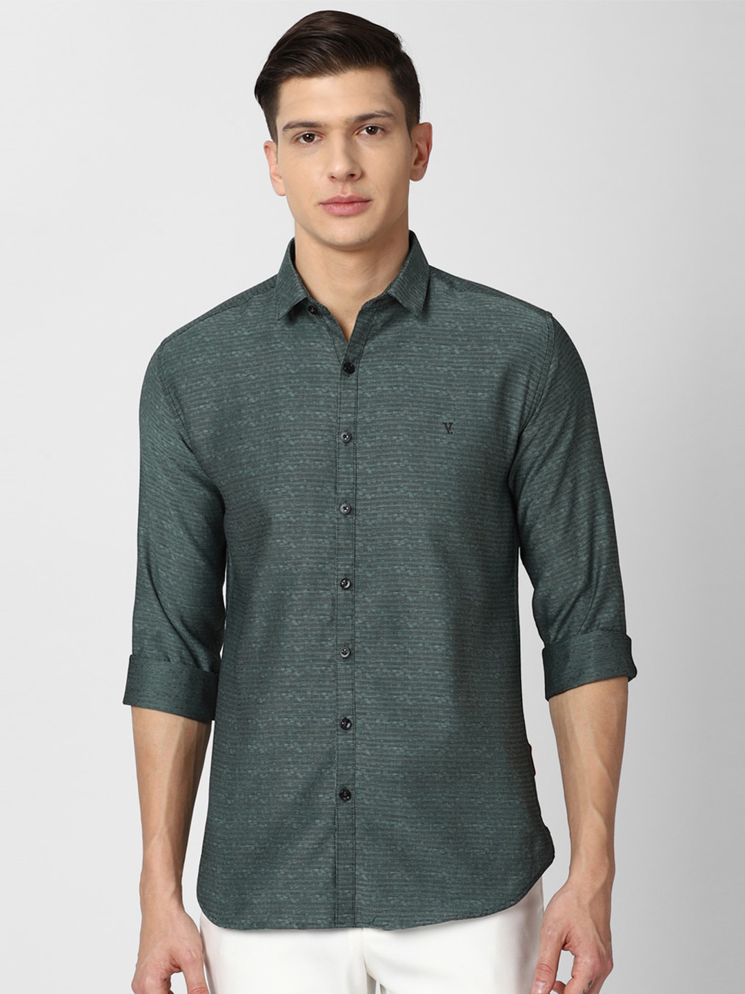 

V Dot Men Green Slim Fit Pure Cotton Casual Shirt