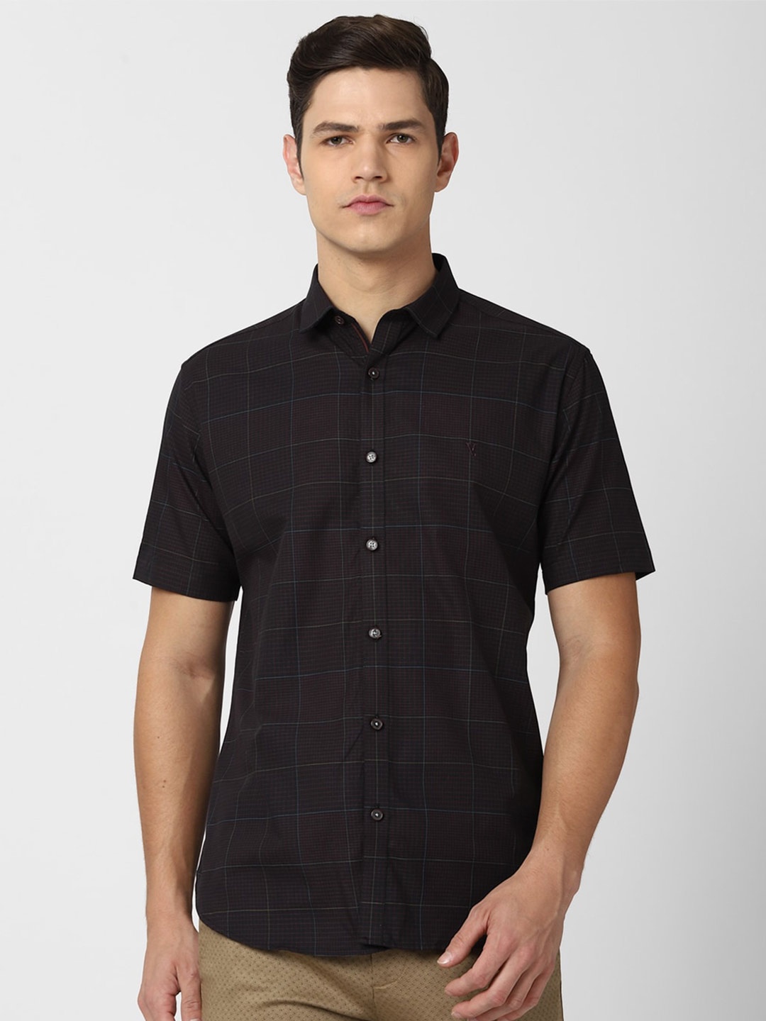 

V Dot Men Black Slim Fit Checked Pure Cotton Casual Shirt