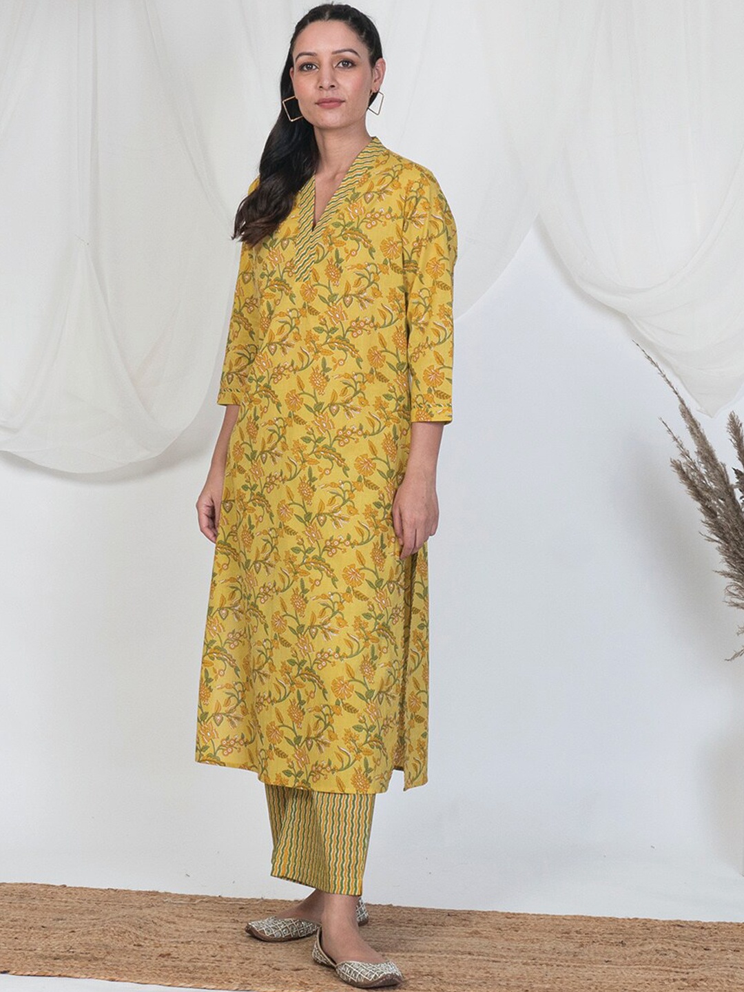 

AKISO Women Yellow Ethnic Motifs Printed Cotton Kurta