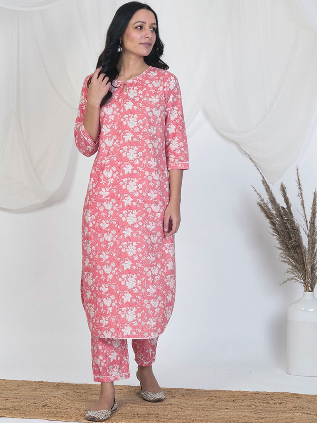 

AKISO Women Pink Printed Pure Cotton Kurta with Trousers