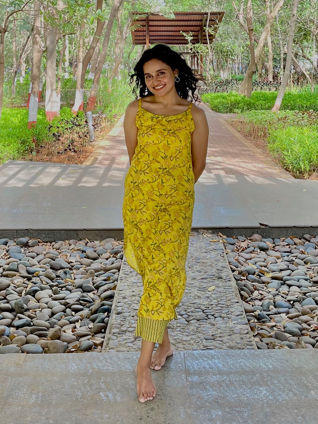 AKISO Women Yellow Floral Printed Pure Cotton Kurta with Trousers