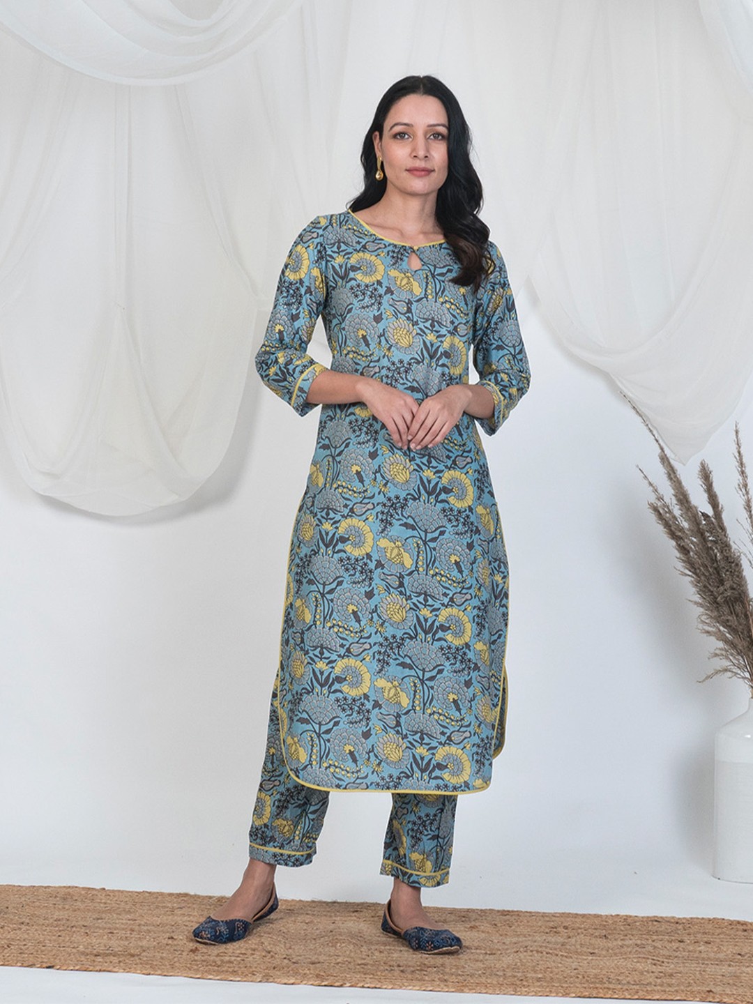 

AKISO Women Blue Printed Pure Cotton Kurta with Trousers